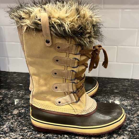 sorel boots - Picture 5 of 8